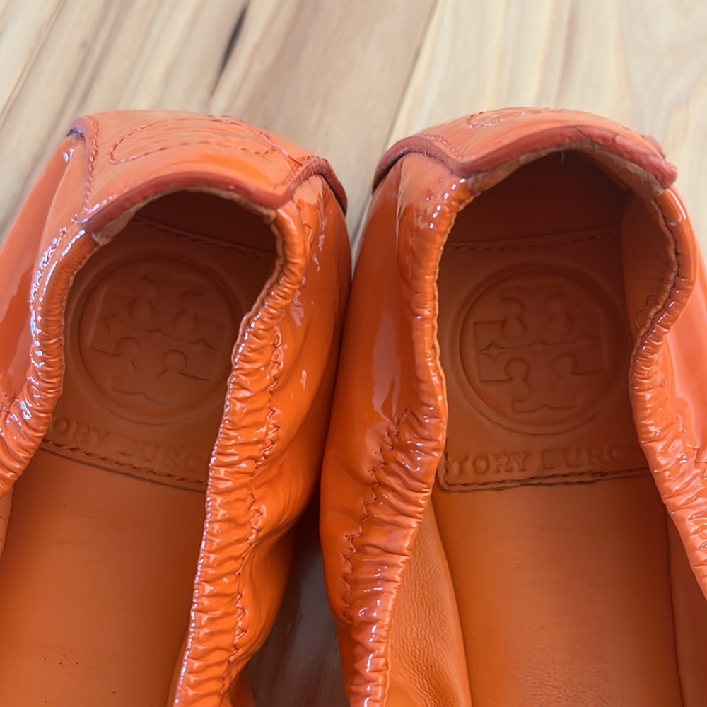 Tory Burch Eddie Ballet Flat in Patent Tory Orange - Picture 3 of 5